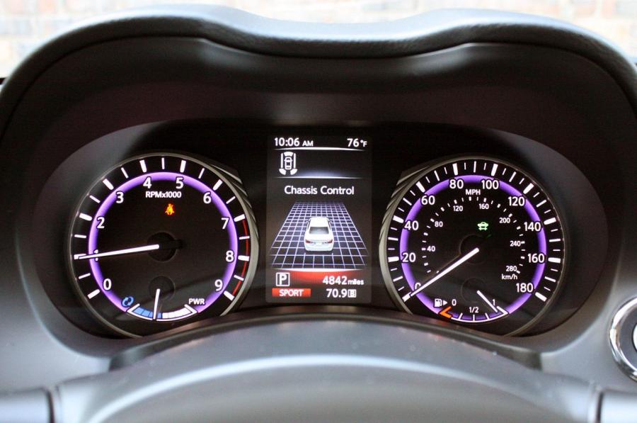  Infiniti Q50 2014 года  (фото 16 из 52)